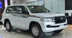В ОАЭ Toyota Land Cruiser 200 продают за 3.4 миллиона рублей