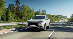 Компания Mitsubishi обновила кроссовер Outlander для России