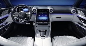 В сети опубликованы фото салона нового Mercedes SL