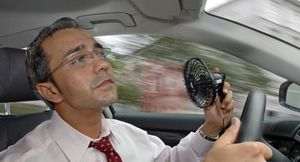 Водителям дали советы, как спастись от жары в авто без кондиционера