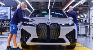 BMW не может закончить производство 10 000 автомобилей. Причина: нехватка микросхем