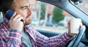 В ГИБДД рассказали об опасности разговоров по мобильному телефону за рулем
