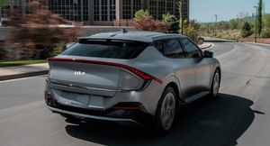 Стали известны комплектации кроссовера Kia EV6