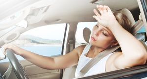Почему в жару не нужно открывать окна в машине?