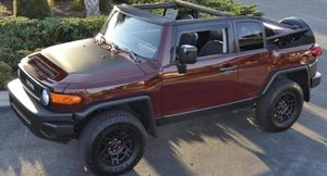 Toyota FJ Cruiser — внедорожник в ретро-стиле