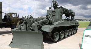 Забытое наследие СССР: танк-бульдозер устрашающего вида