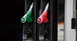На каком топливе автомобиль проедет дольше?