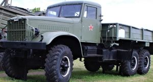 В Сети вспомнили о грузовиках ЯАЗ-214 и Урале-357 с одним мотором и разными возможностями