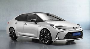 В Сети показали обновленный седан Toyota Corolla