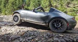 Житель США на спорткаре Mazda MX-5 преодолел сложную горную трассу