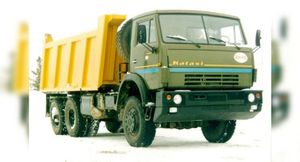 Это не КамАЗ, это странный грузовик Катаси, гибрид из 90-х