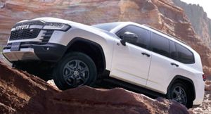 Представлен экстремальный Toyota Land Cruiser GR Sport: новая подвеска и два мотора