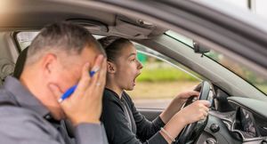 Можно ли на автодроме ездить без прав с мужем или братом, которые умеют водить автомобиль