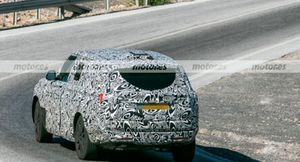 Гибридный Range Rover 2022 года показали на шпионских фото