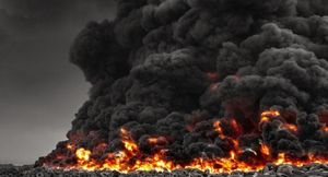 В Кувейте загорелась самая большая свалка автомобильных покрышек в мире