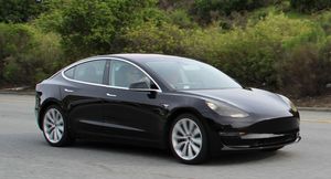 Tesla Model 3 спас водителя при ударе грузового автомобиля на скорости 100 км/ч