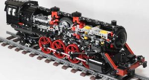 Паровоз из деталей Lego едет и звучит как настоящий