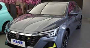 Новый электрокар Roewe i6 Max EV за 1,6 млн рублей представили в Китае
