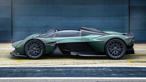 Aston Martin Valkyrie Spider теряет крышу, меняет местами двери, сохраняет скорость