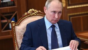 Путин призвал объединиться с зарубежными странами