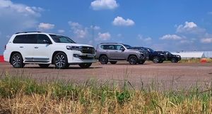 Новый Toyota Land Cruiser 300 сравнили в дрэге со старым LC 200