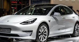 Акции Tesla упали на бирже после начала нового расследования ДТП из-за автопилота