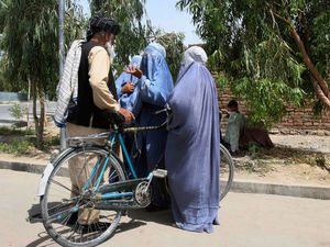 «Били шлангом»: перечислены главные запреты для женщин при «Талибане»
