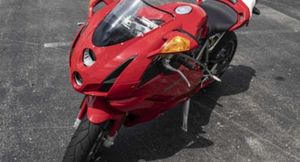 Ducati 999S 2003 года выпуска продают на аукционе