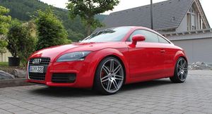 Audi TT 8j — динамичный автомобиль в нестандартном стиле