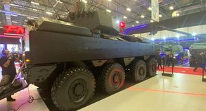 Американо-турецкая FNSS показала на IDEF’21 линейку колесных БТР Pars