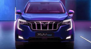 Кроссовер Mahindra XUV700 дебютировал с новым логотипом