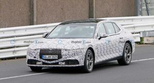 В Сети опубликовали видео прототипа обновленного седана Genesis G90