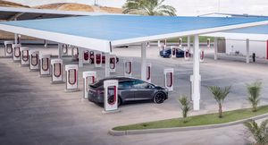 Tesla может сотрудничать с McDonald&apos;s во время развития зарядных станций