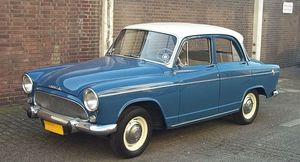 Simca P40 — иномарка, интерьер которой похож на Москвич