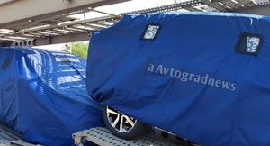 На шпионские снимки попал автовоз с обновлёнными Lada Vesta FL