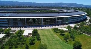 Компания Apple наняла двух бывших инженеров Mercedes-Benz для работы над фирменным электромобилем