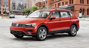VW Tiguan, Toyota Camry и BMW 520i — сколько на самом деле стоят премиальные автомобили?