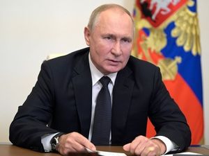 Появились слухи о скрытой причине самоизоляции Путина