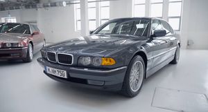 BMW демонстрирует три уникальные модели E38 750iL, среди которых есть и знаменитый автомобиль Джеймса Бонда