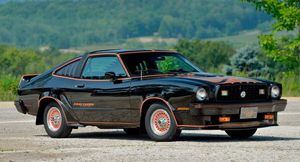 В сети обсуждают с Ford Mustang II King Cobra 1978