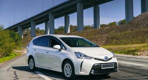 Преимущества Toyota Prius Alpha в кузове ZVW41W
