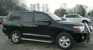 В Москве продают Toyota Land Cruiser 2013 года за 8.9 млн рублей