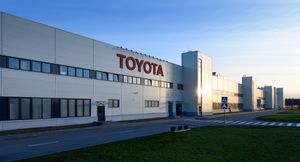 Toyota приостановит выпуск Land Cruiser 300 — дефицит только набирает обороты