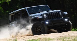 Клиенты Jeep продолжат покупать Wrangler, несмотря на ажиотаж вокруг возрожденного Bronco