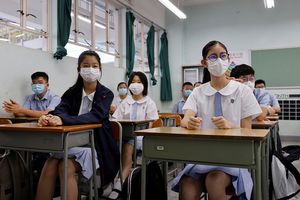 В Китае начали чипировать школьную форму
