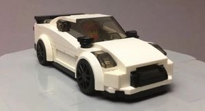Блогеры учат собирать собственный Nissan GT-R из деталей конструктора Lego