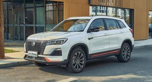 Кроссовер Changan CS75 получил новую версию Blue Core с эксклюзивным экстерьером