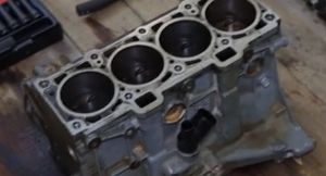 Блогер разобрал мотор 1.8 для Lada, чтобы найти иностранные комплектующие