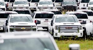 Гниют в поле: обнаружено кладбище новых автомобилей General Motors