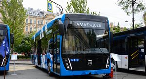 КаМАЗ представил особенный троллейбус, в котором есть что-то от электробуса